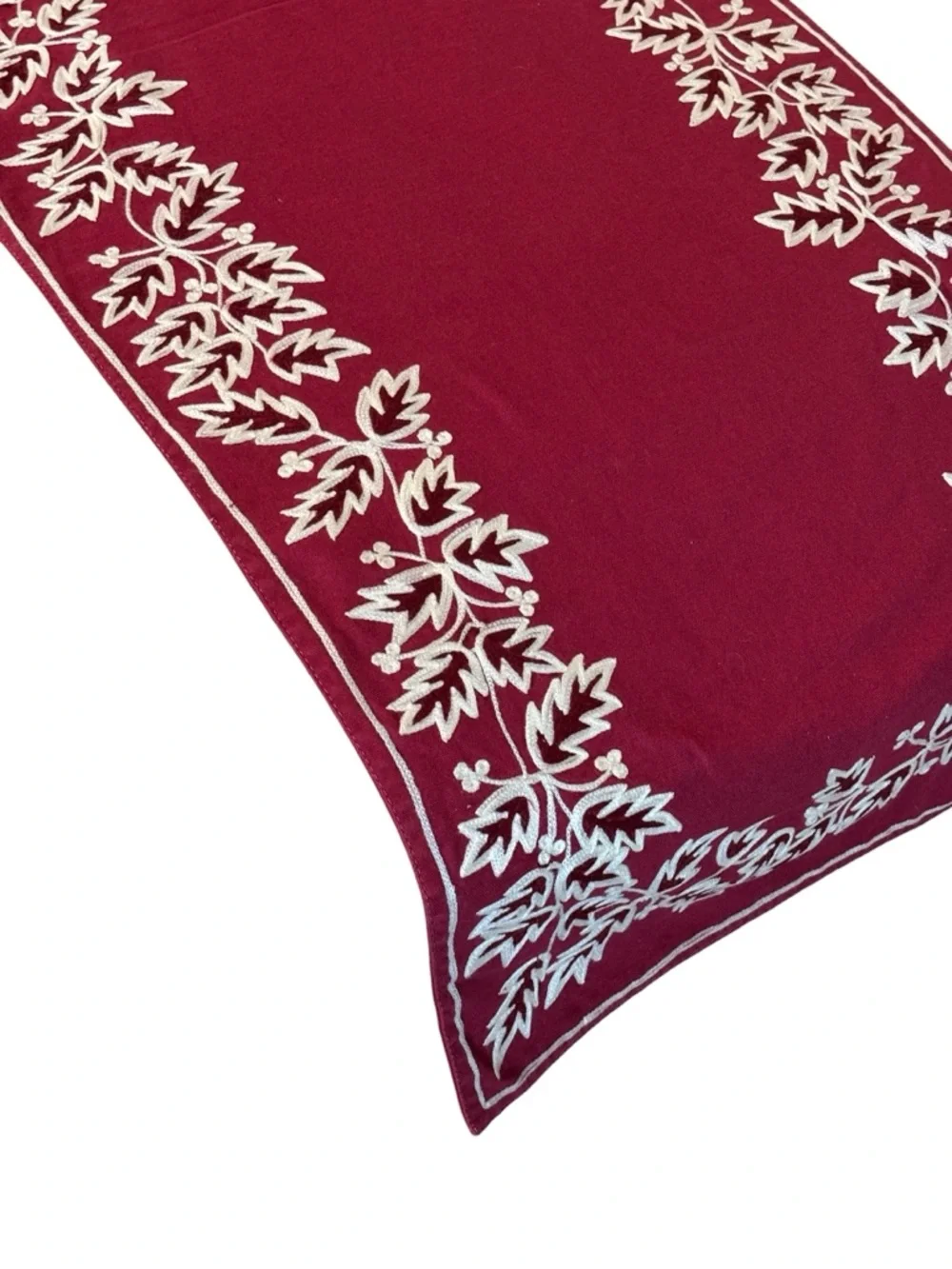Williams Sonoma Christmas Winter Table Runner Embroidered Crewel Red White Holly